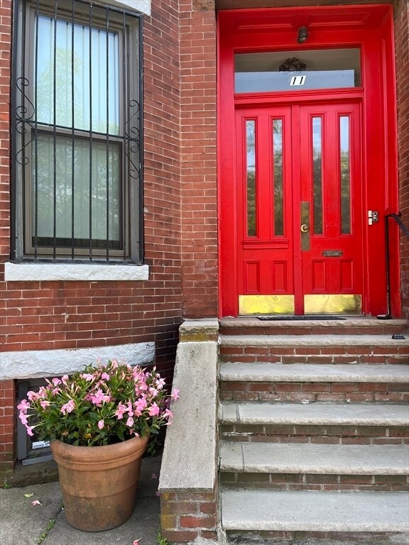 Primary Photo - 11 Winthrop St