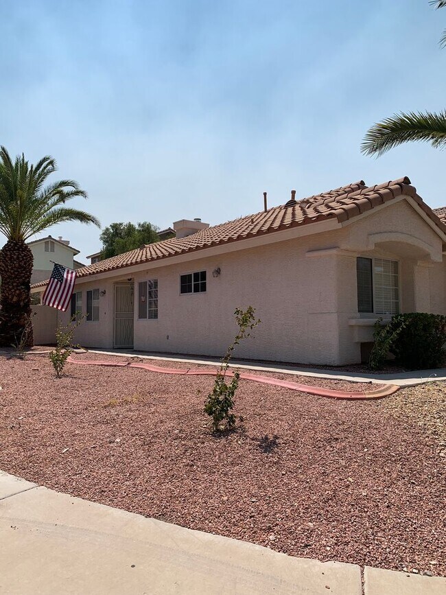 Building Photo - Great Home Single story home in Green Vall...