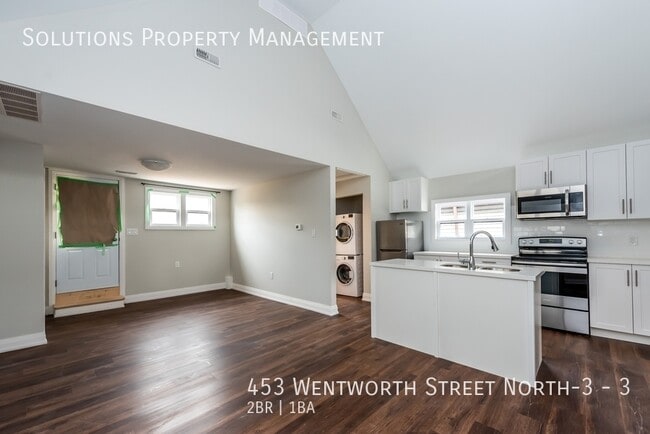 Building Photo - 453 Wentworth St N