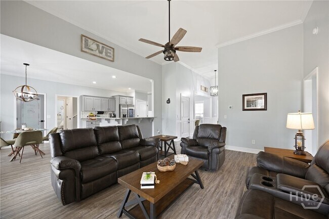 Foto del edificio - 440 Rivercrest Dr