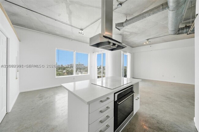 Foto del edificio - 10 SW South River Dr