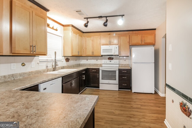 Building Photo - 80 Forest Brook Dr