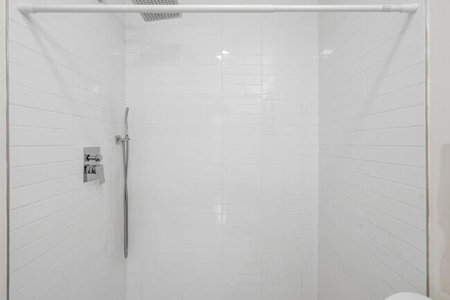 Building Photo - 118 N Curley St