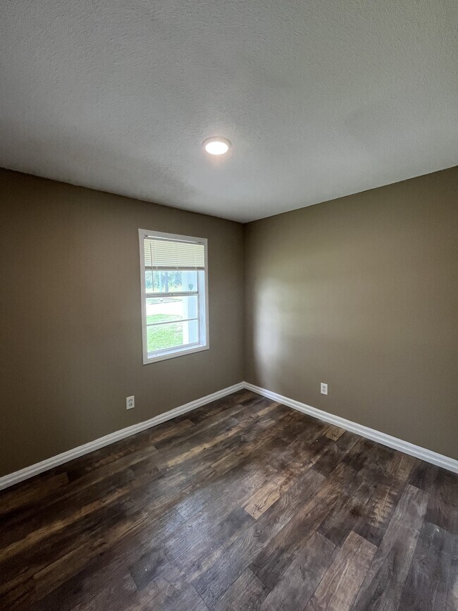 Foto del edificio - 496 Joshwood Dr