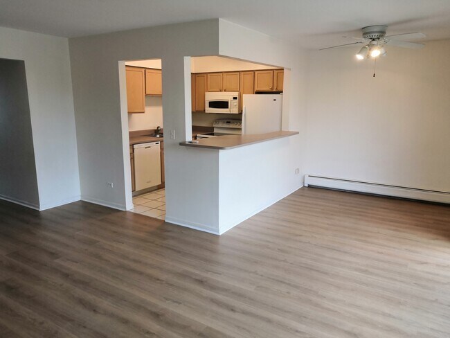 Foto del edificio - 249 W Ct of Shorewood