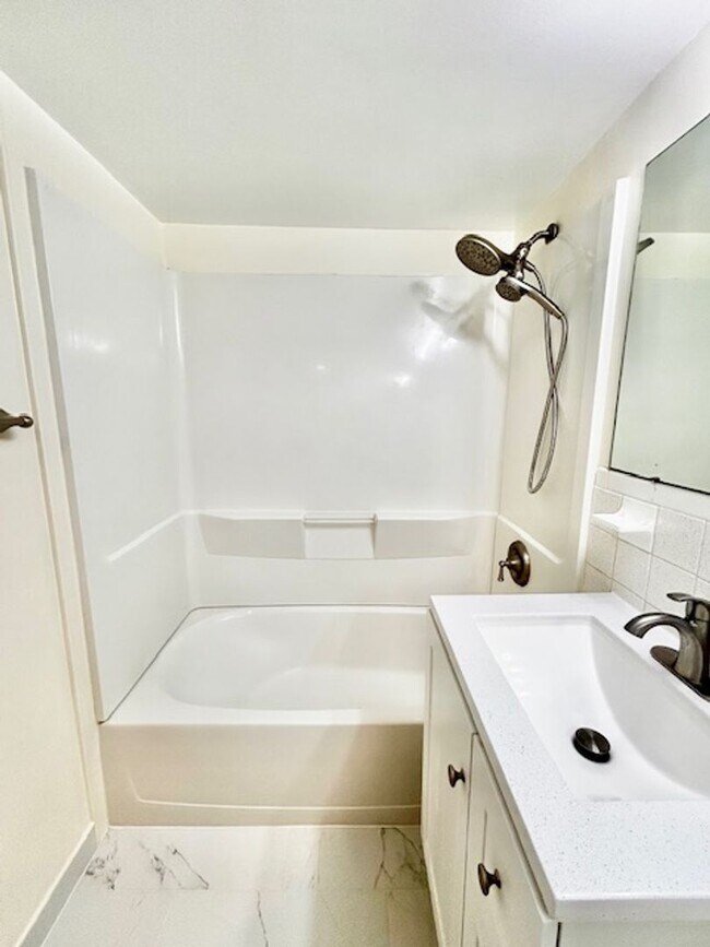 Building Photo - Rare 2 BR 2 BA in Spring Lake Condominiums