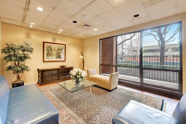 Foto del edificio - 899 S Plymouth Ct