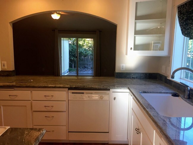 Building Photo - 3 br, 2 bath House - 3409 Korbel St