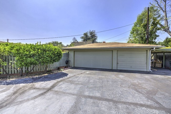 Building Photo - 543 South Sierra Madre Boulevard