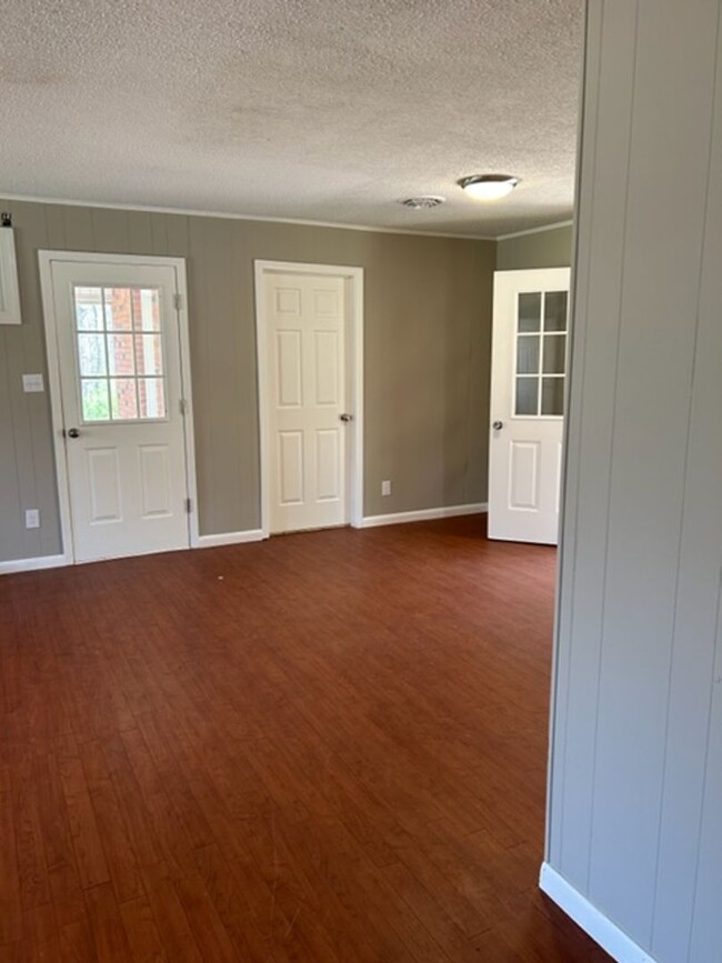 Building Photo - Renovated 3 Bedroom 1.5 Bath Home for Rent!