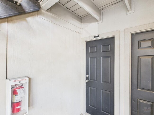 Building Photo - 3018 S 1st St