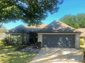 Building Photo - 319 Fantasy Ln