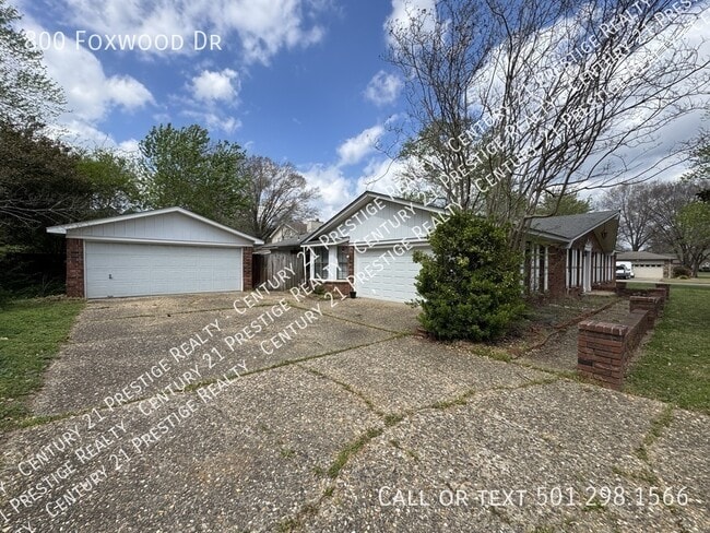Building Photo - 800 Foxwood Dr