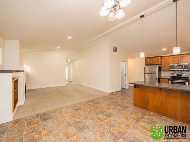 Foto del edificio - 9820 E Knox Ave