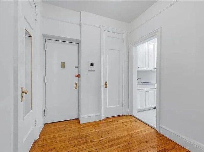 Building Photo - 402 Bay Ridge Pkwy