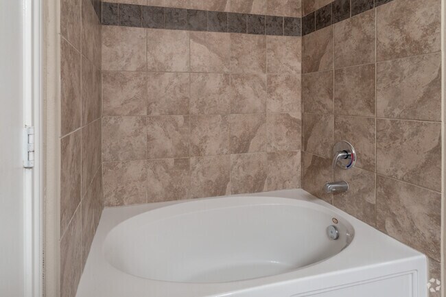 1HAB, 1BA - 792 Ft² - Summer House