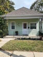 Building Photo - 3916 Leslie Ave