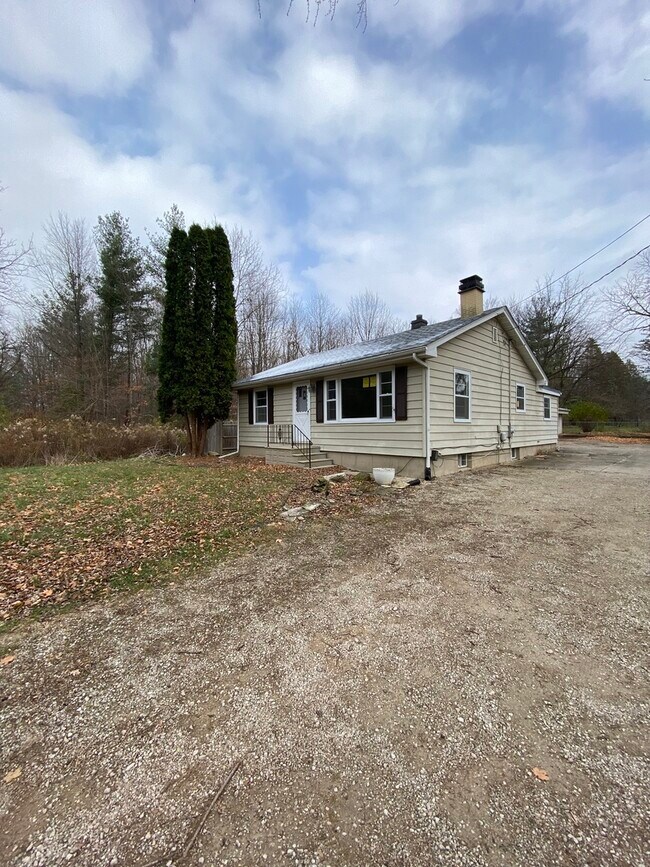 Building Photo - 5N769 Pearson Dr