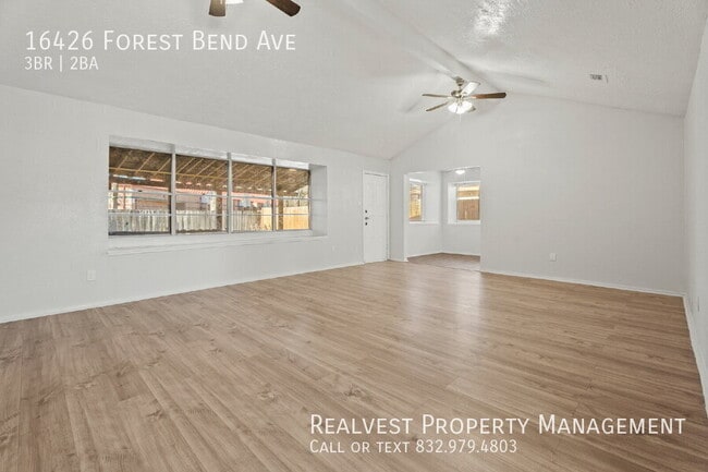 Foto del edificio - 16426 Forest Bend Ave