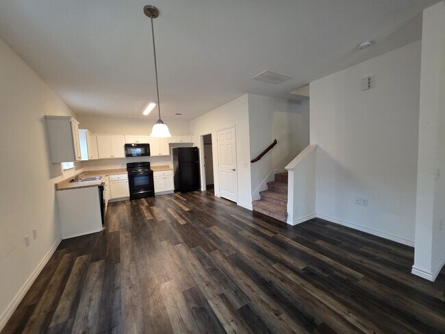 Foto del edificio - 3/2.5/2 Ready for Move in