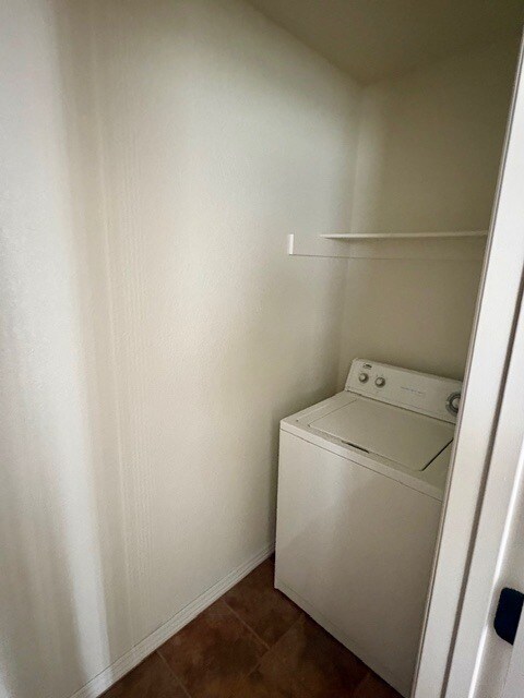 Building Photo - 4057 W Spring House Dr