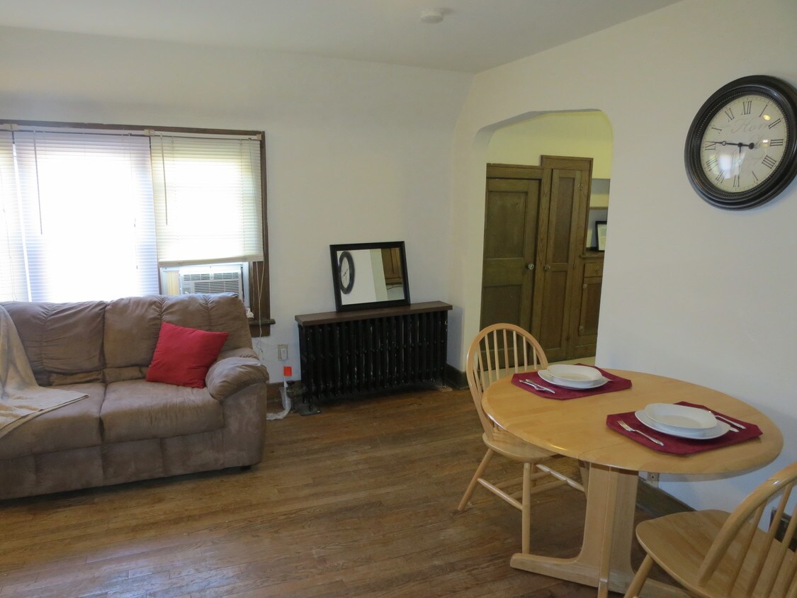 705 W Elm St, Urbana, IL 61801 Apartments in Urbana, IL