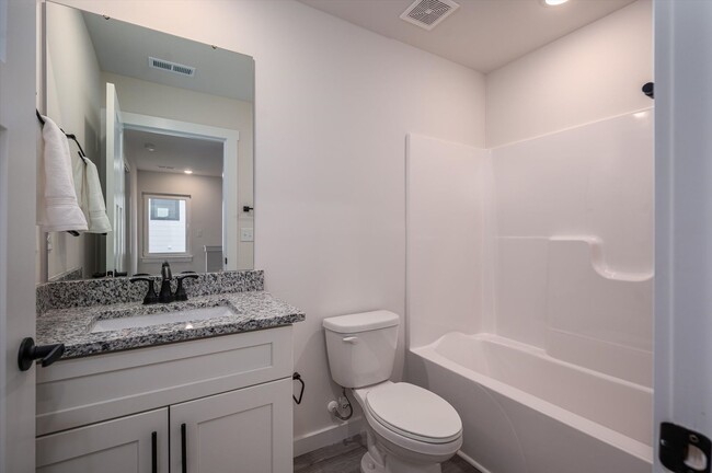 Foto del edificio - 409 E 20th St