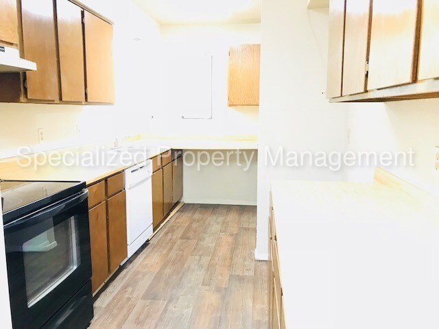 Foto del edificio - 2411 Windy Pine Ln