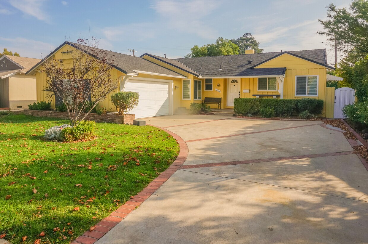 18132 Schoenborn St, Northridge, CA 91325 House Rental in Northridge