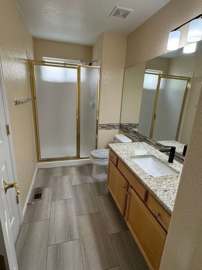 Building Photo - 6070 Deframe Ct