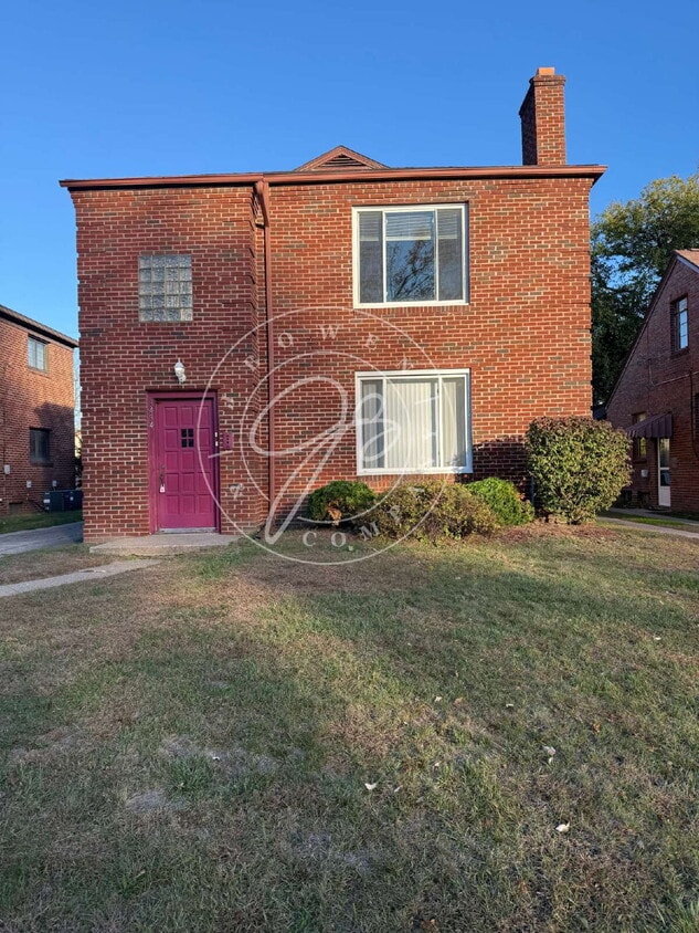Primary Photo - 2 bed duplex ready for you to call home! W...