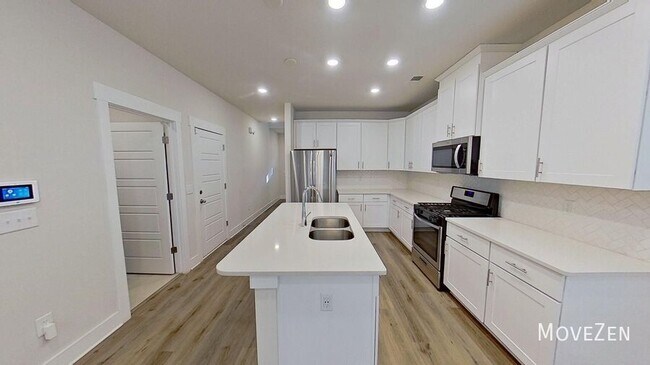 Building Photo - 132 Bromes Wy