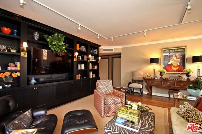 Foto del edificio - 412 N Palm Dr