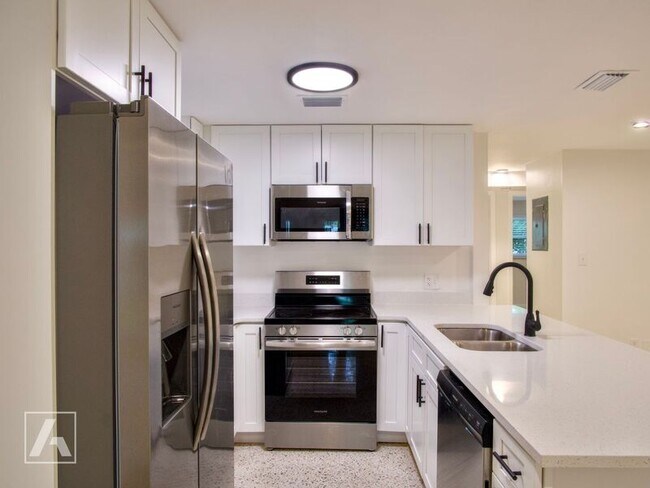 Foto del edificio - 621 Lakeview St