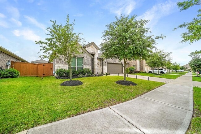 Building Photo - 32927 Franklin Brooks Dr