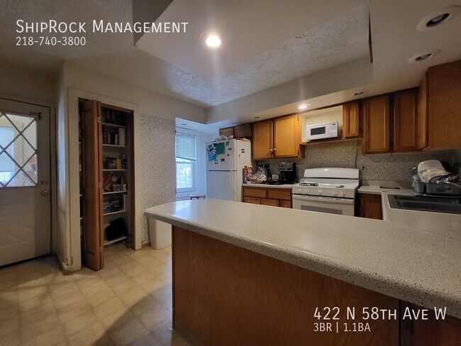 Building Photo - 422 N 58th Ave W