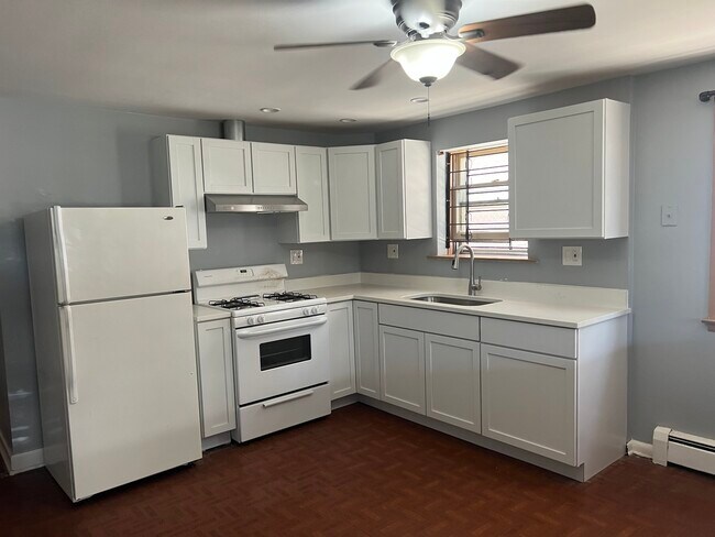 Building Photo - 2417 W Bryn Mawr Ave