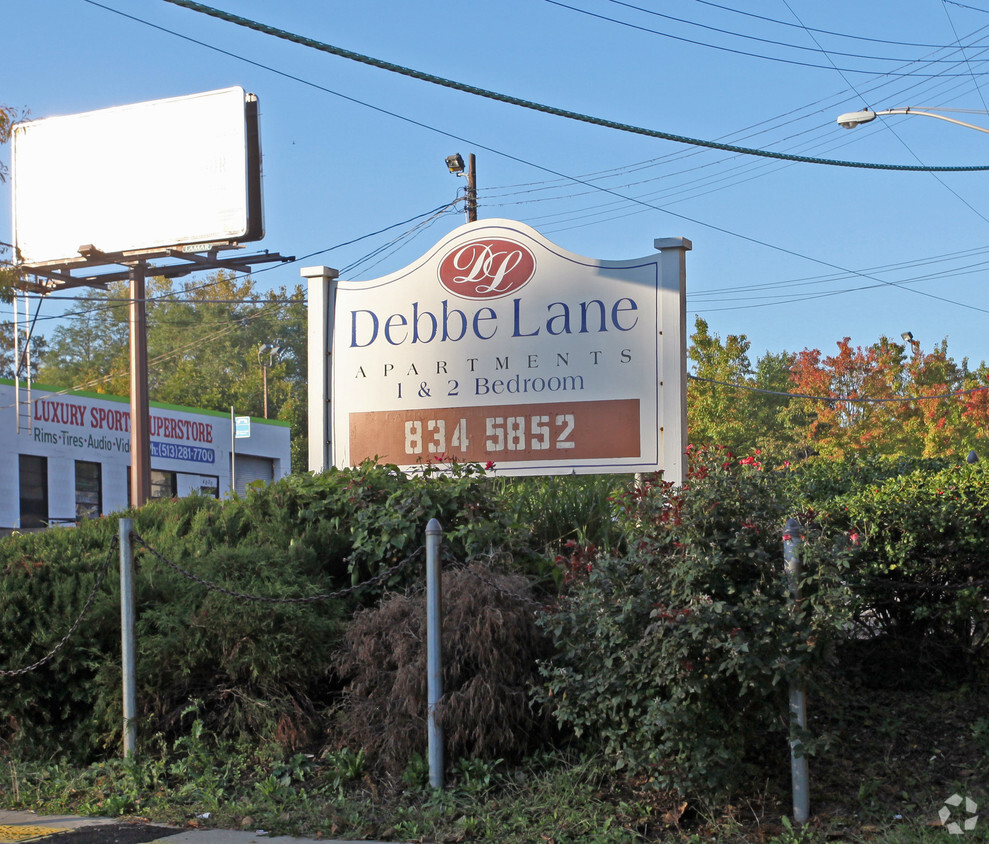Building Photo - Debbe Lane Apartments