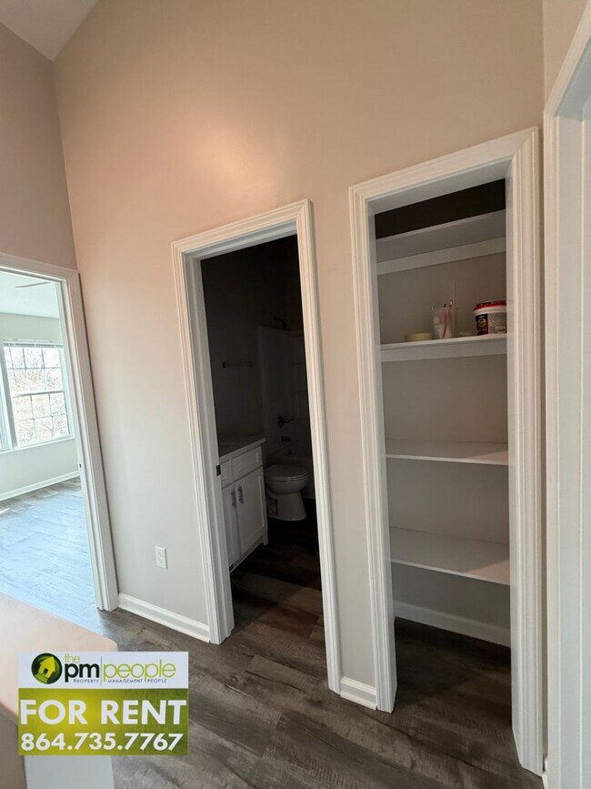 Building Photo - 10 Pointer Ln