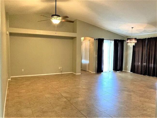 Building Photo - Beautiful 3-bedroom 2-bathroom
