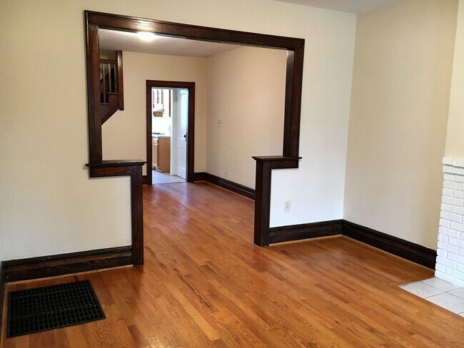 Foto del edificio - 431-433-433 E Tompkins St