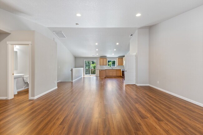 Foto del edificio - Spacious 4 bedroom home in Dayton