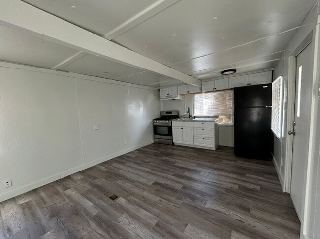 Building Photo - 500 S Main St