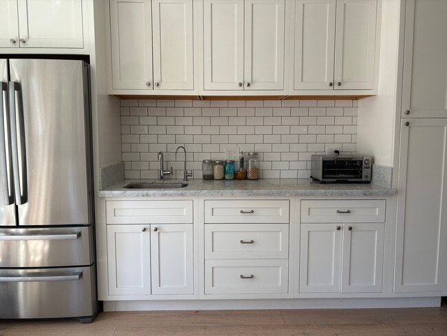 kitchen with second sink with filtered water - 607 S Beachwood Dr (Burbank, CA) House