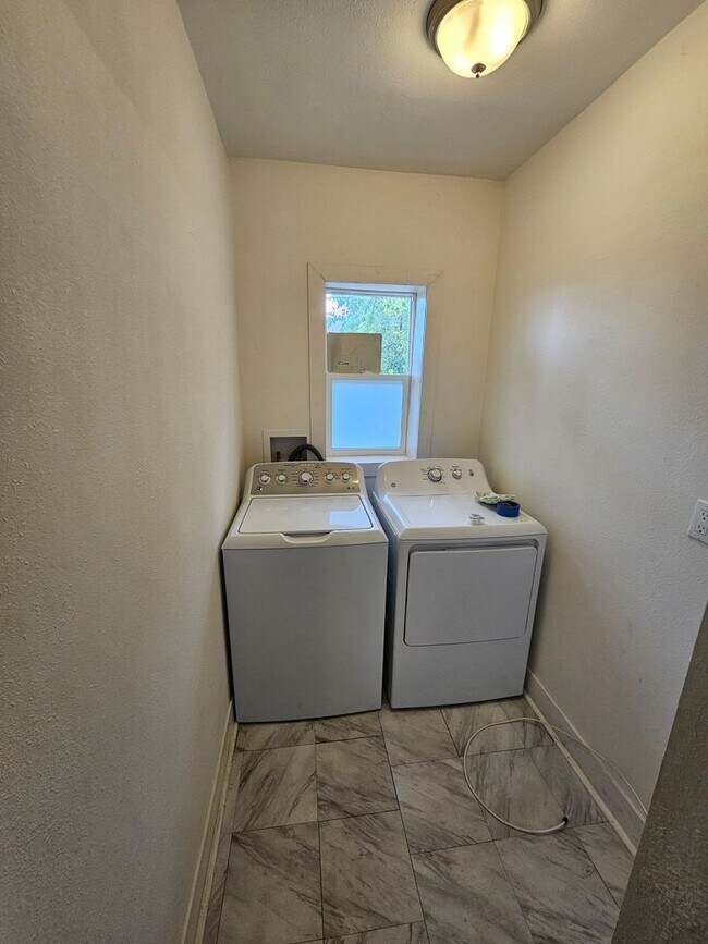 Building Photo - 4455-4457 N 30th St. (Duplex)