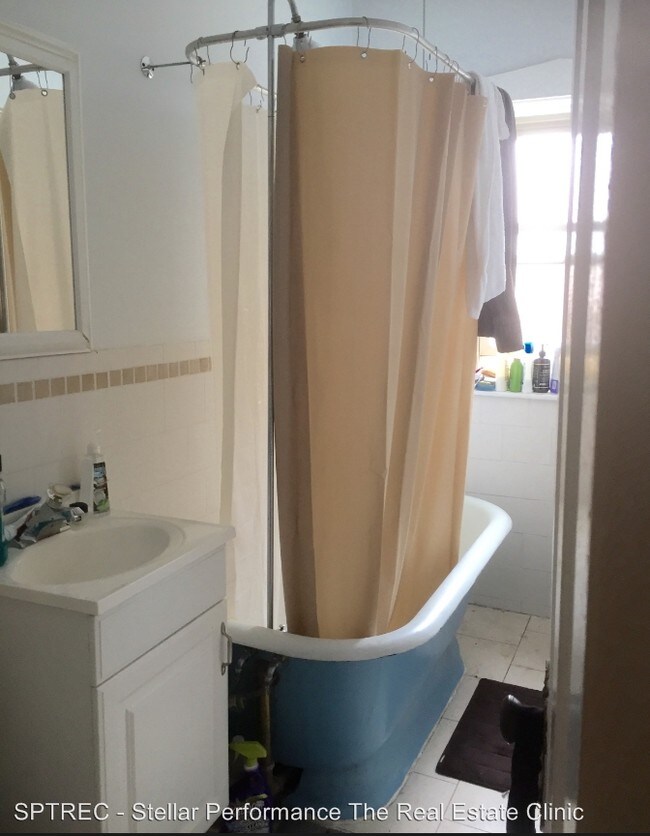 Foto del edificio - 118 1/2 S Maple Ave