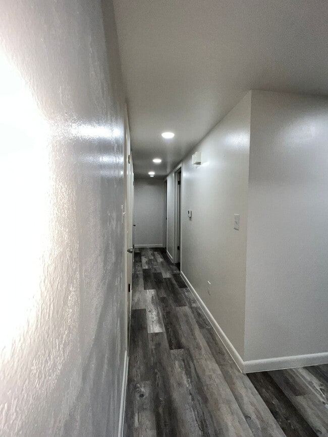 Building Photo - 1708 Theodore Dr