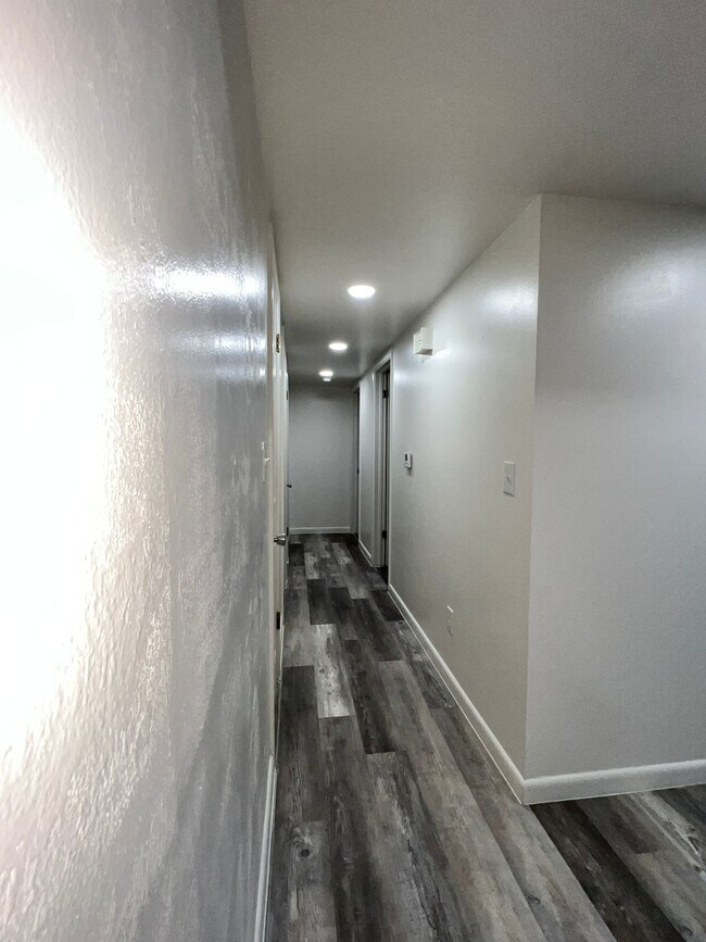 Foto del edificio - 1708 Theodore Dr