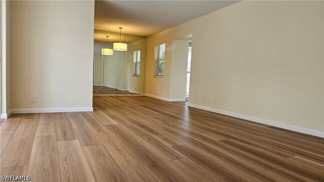 Foto del edificio - 301 6th Ave S