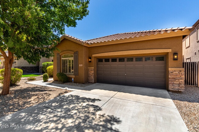 Building Photo - 2731 W Cottonwood Ln